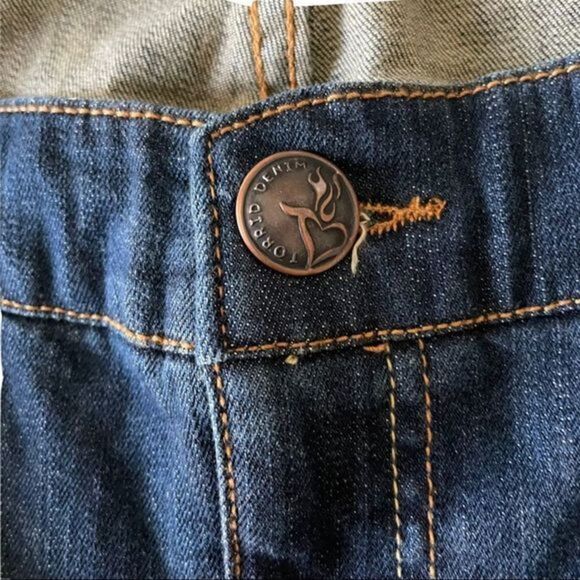 TORRID skinny jeans crop fit Raw hem Size 24 Medium/Dark wash - Picture 9 of 10